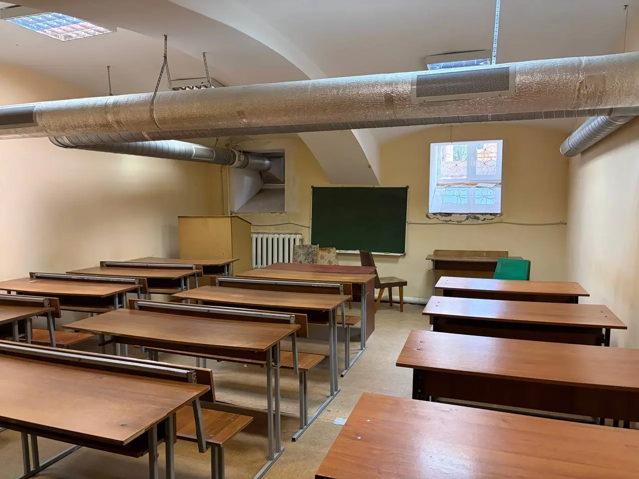 Ventilated classroom — front view