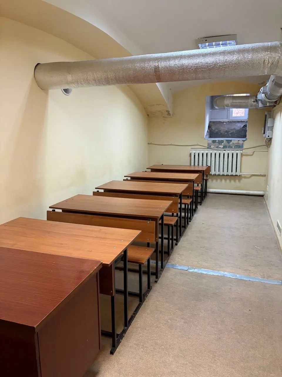 Narrow classroom with row seating