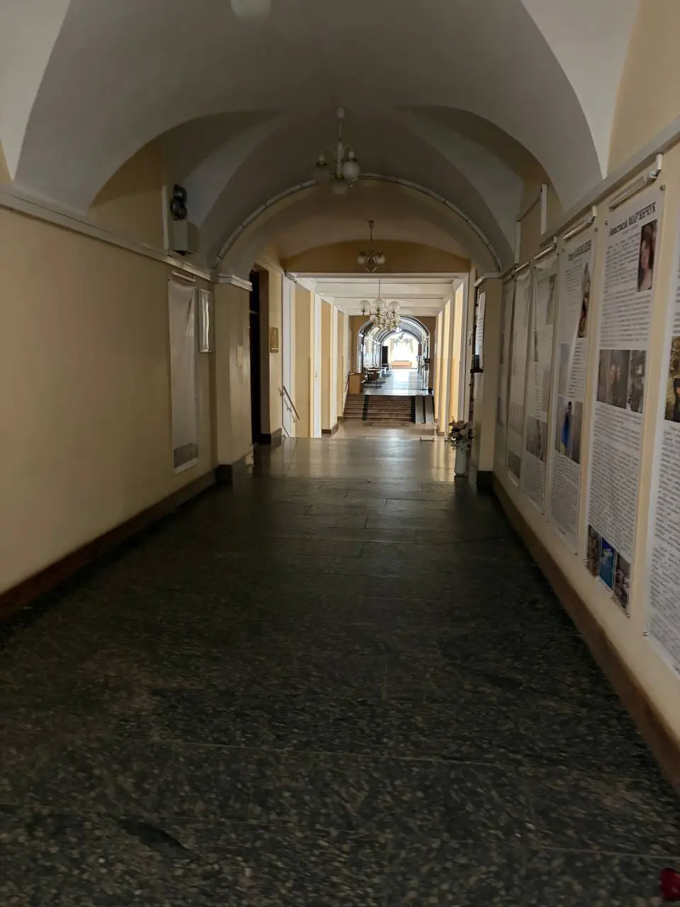 Main corridor through the examination area